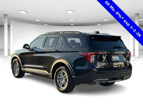 Used 2025 Ford Explorer Active w/ Active Comfort Package image 3