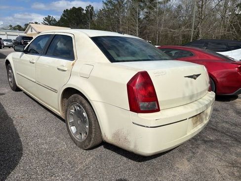 Used 2005 Chrysler 300 Touring RWD image 13