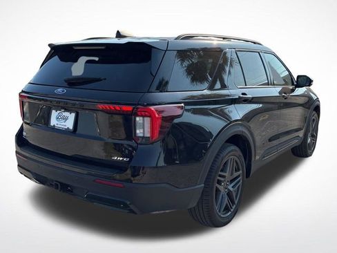 Used 2025 Ford Explorer ST-Line w/ ST-Line Street Pack image 8