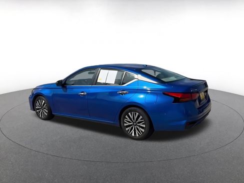 Used 2025 Nissan Altima 2.5 SV FWD image 10
