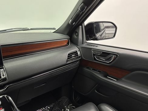 Used 2024 Lincoln Navigator Premiere image 33