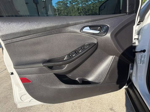 Used 2015 Ford Focus Titanium FWD image 12