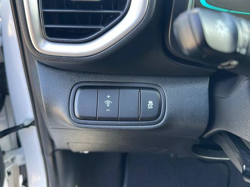 Used 2023 Hyundai Venue SEL FWD image 23