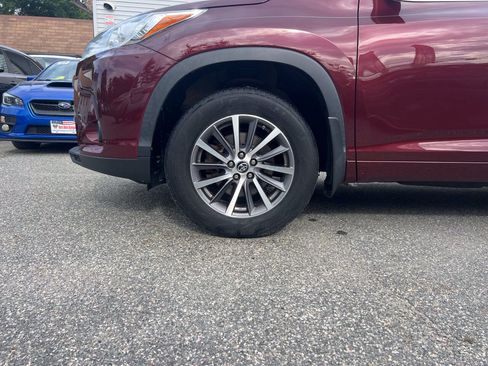Used 2018 Toyota Highlander XLE AWD/4WD image 37