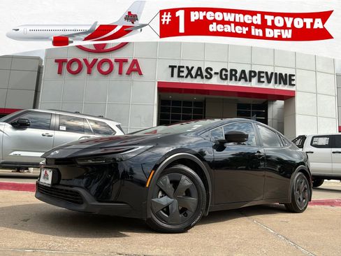 Used 2025 Toyota Prius LE image 1
