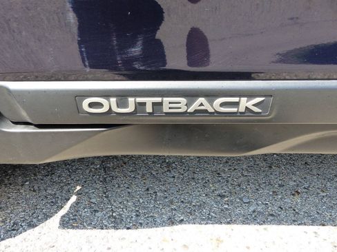 Used 2018 Subaru Outback 2.5i Premium AWD/4WD image 16
