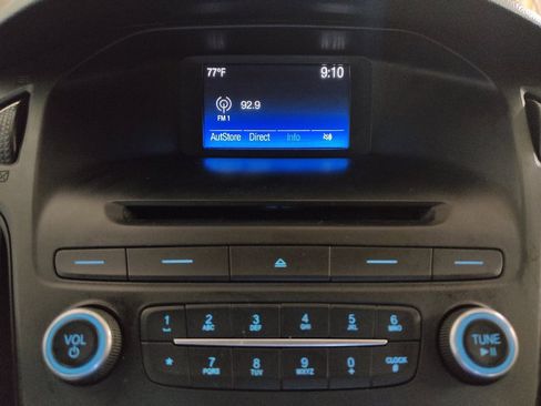 Used 2017 Ford Focus SE FWD image 25