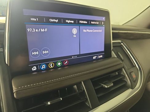 Used 2021 Chevrolet Suburban LT AWD/4WD image 17