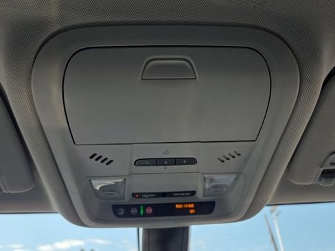 Used 2019 Chevrolet Blazer LT AWD/4WD image 36