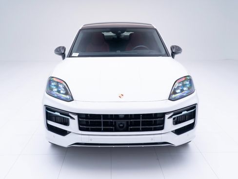 Certified 2025 Porsche Cayenne GTS image 6