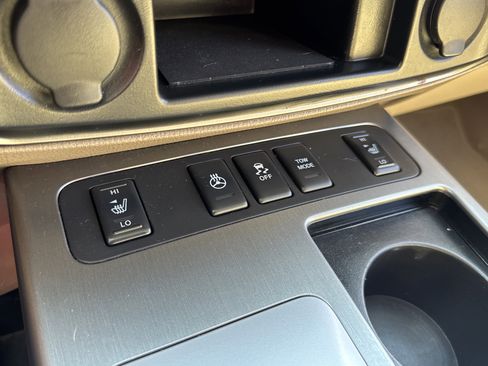 Used 2013 Nissan Armada Platinum image 24