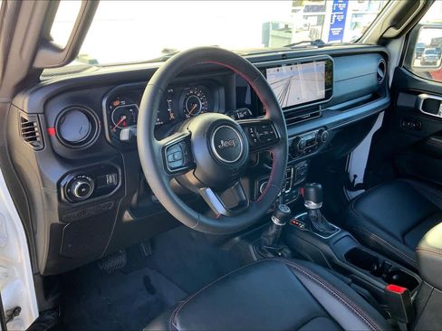 Used 2024 Jeep Wrangler Unlimited Rubicon image 18