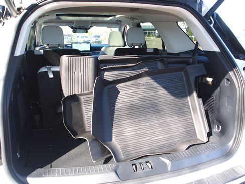 Used 2025 Ford Explorer Platinum w/ Ultimate Package image 16