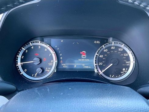 Used 2023 Toyota Highlander XLE image 12