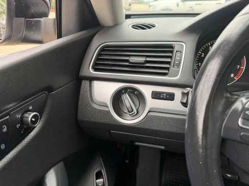 Used 2012 Volkswagen Passat 2.5 SE FWD image 22
