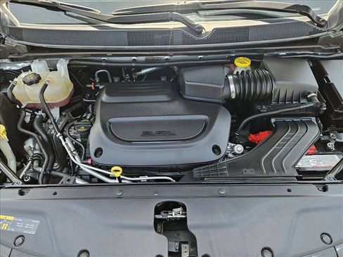 Used 2023 Chrysler Pacifica Touring-L FWD image 23