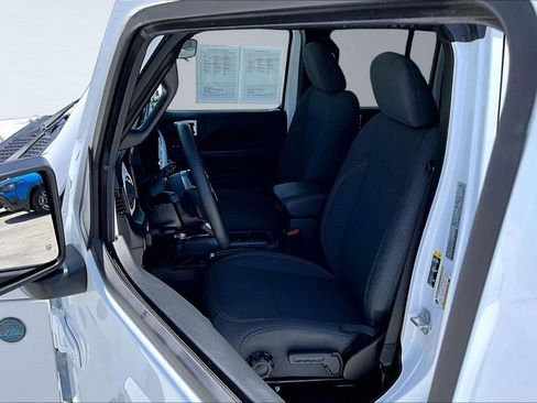 Used 2025 Jeep Wrangler Unlimited Sahara AWD/4WD image 3