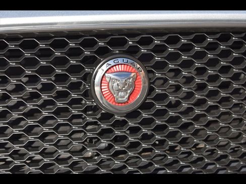 Used 2019 Jaguar F-PACE Premium image 45