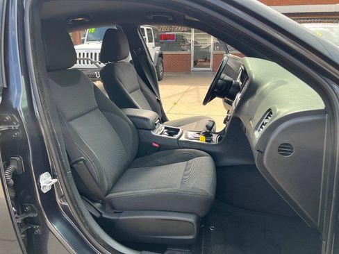 Used 2018 Dodge Charger SXT RWD image 18