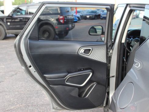 Used 2025 Kia Soul LX w/ LX Technology Package FWD image 16