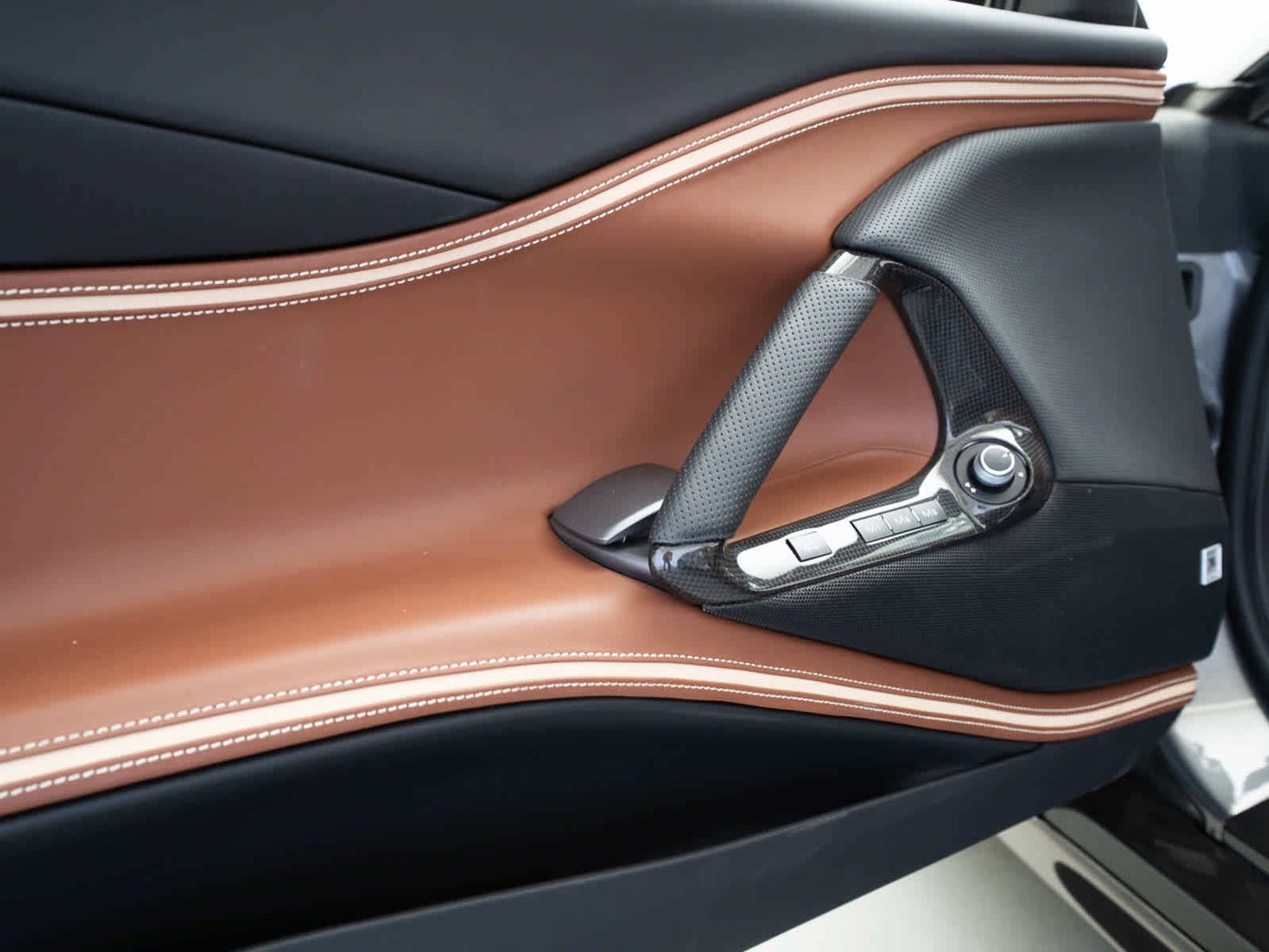 Used 2022 Ferrari 812 GTS RWD image 16