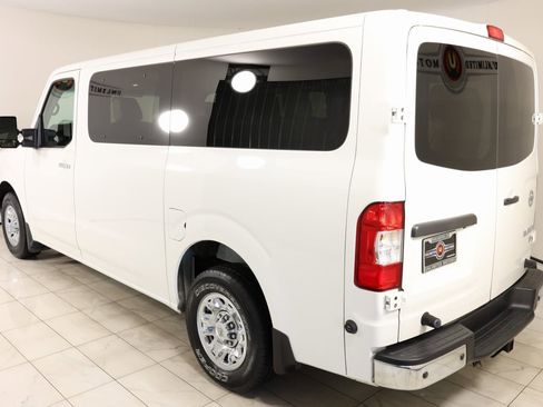 Used 2021 Nissan NV 3500 SL image 4