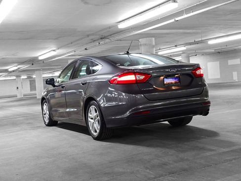 Used 2015 Ford Fusion SE image 5