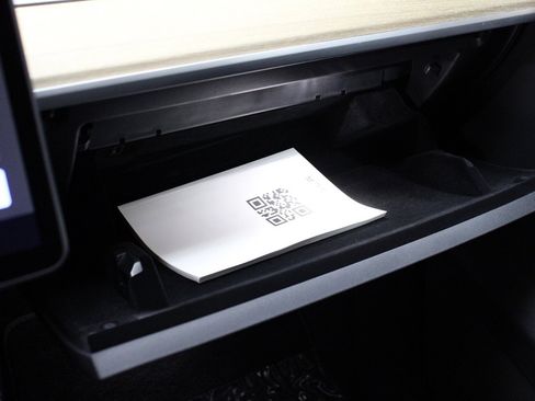 Used 2022 Tesla Model Y Long Range image 27