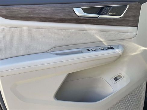 Used 2025 Volkswagen Atlas SEL Premium R-Line image 14