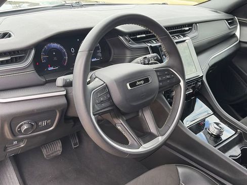 Used 2024 Jeep Grand Cherokee L Laredo image 15