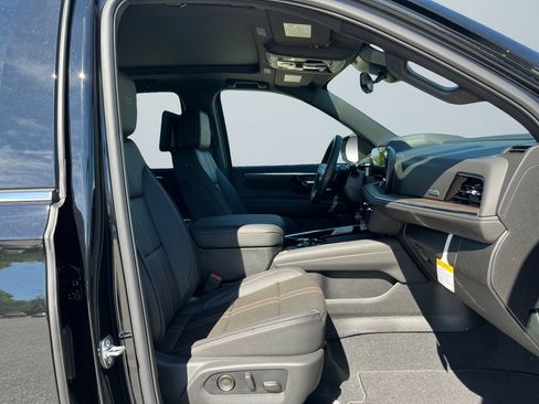 New 2026 Chevrolet Suburban High Country AWD/4WD image 15