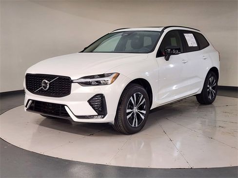 Used 2025 Volvo XC60 B5 Core image 1