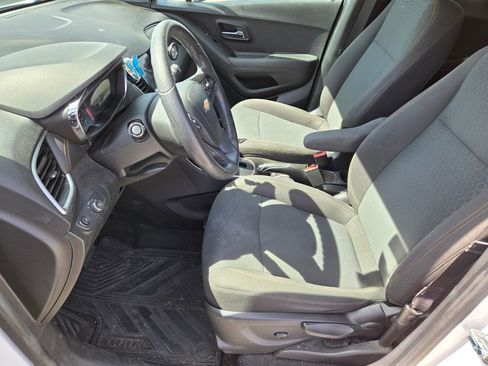 Used 2020 Chevrolet Trax LS w/ Tint and Cruise Package AWD/4WD image 5