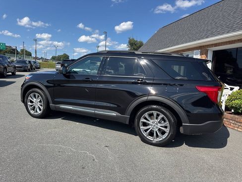 Used 2020 Ford Explorer XLT w/ Equipment Group 202A AWD/4WD image 14