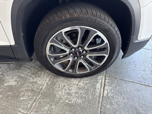 Used 2020 GMC Acadia AT4 w/ LPO, 'HIT The Road' Package AWD/4WD image 12