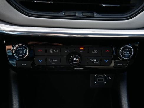 Used 2024 Jeep Compass Limited image 21