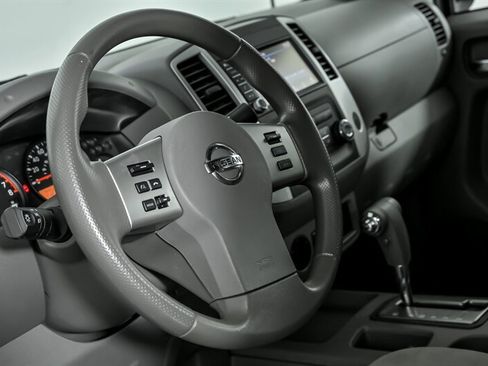 Used 2019 Nissan Frontier SV image 19