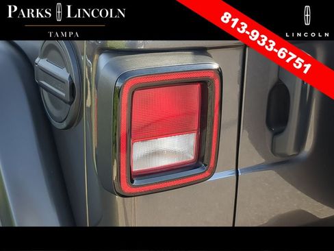 Used 2023 Jeep Wrangler Unlimited Rubicon AWD/4WD image 7