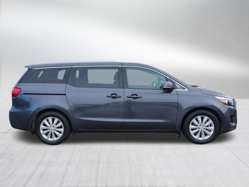 Used 2016 Kia Sedona EX image 8