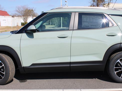 New 2026 Chevrolet TrailBlazer LT w/ Convenience Package image 2