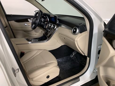 Used 2021 Mercedes-Benz GLC 300 image 38