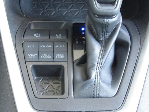 Certified 2022 Toyota RAV4 XLE w/ Convenience Package image 30