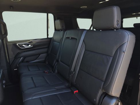 Used 2024 Chevrolet Suburban LT image 21