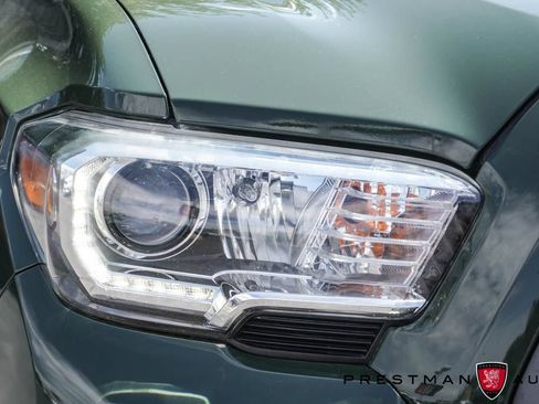 Used 2022 Toyota Tacoma TRD Sport w/ TRD Premium Sport Package AWD/4WD image 15
