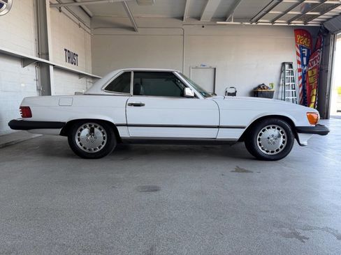 Used 1987 Mercedes-Benz 560 SL image 9