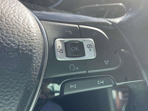 Used 2018 Volkswagen Tiguan SE w/ Panoramic Sunroof Package FWD image 18