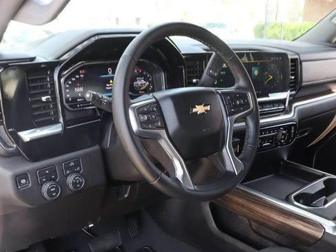Used 2025 Chevrolet Silverado 2500 LT AWD/4WD image 19