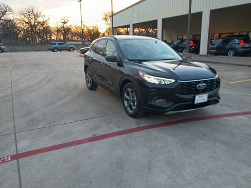 Used 2025 Ford Escape ST-Line image 3