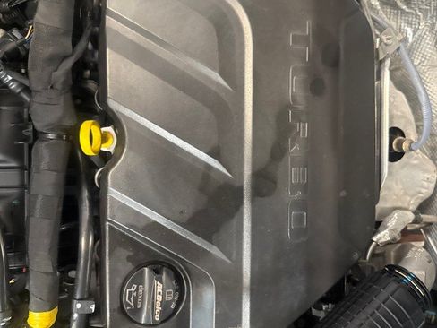 Used 2025 Chevrolet Trax RS w/ Driver Confidence Package FWD image 31