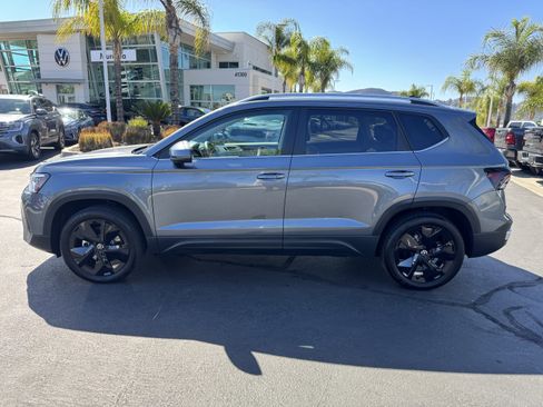 Used 2025 Volkswagen Taos SE image 7